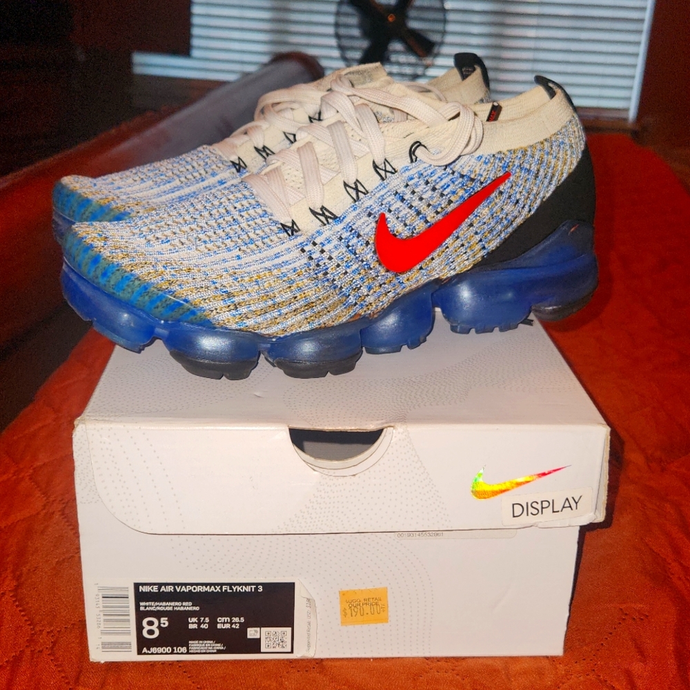 Nike Air Vapor max Flyknits 3 worn only 3 times look new